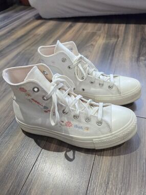 Converse Chuck Taylor All Star Lift Platform Floral Embroidered Women's 9